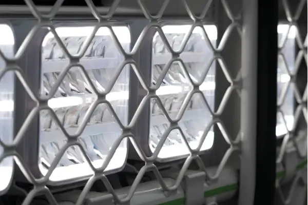 Reflektor dalekosiężny biały OZZ SQR 9″+ ostrzegawcze