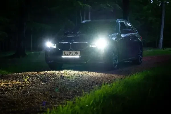 Ledson Blade ramka tablicy rejestracyjne z oświetleniem LED