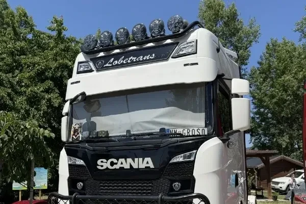 Osłona przeciwsłoneczna "blenda" TruckKing SCANIA NG S&amp;R 2016 z zestawem montażowym 35cm wizualizacja