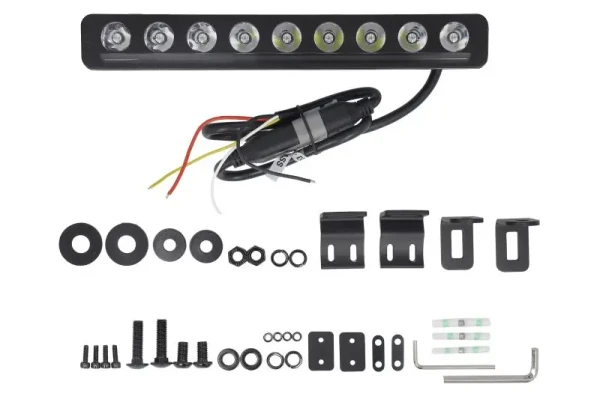 nuuk d-line 10 z bialym i bursztynowym swiatlem pozycyjnym