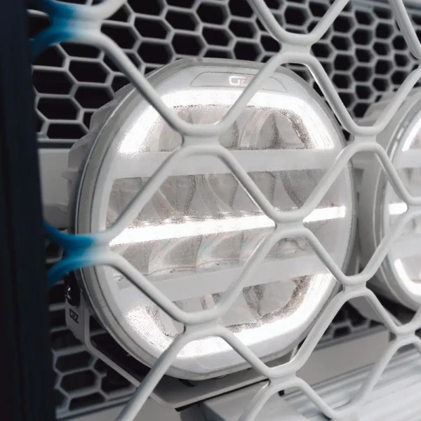 OZZ XR3 P9 Arctic Edition widok boczny białej lampy drogowej LED