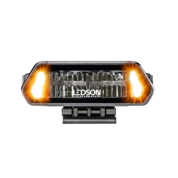 Lampa LED Ledson Epix5+ Prime Strobe z przodu, z włączonym swiatlem stroboskopowym