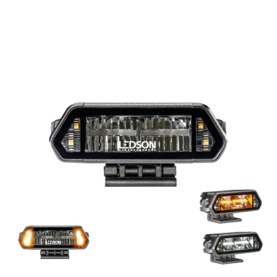 Lampa LED Ledson Epix5+ Prime Strobe z przodu, obok elementy montażowe i przewód z zestawu