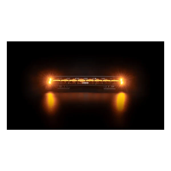 Lampa LED Ledson Epix14+ Prime Strobe z przodu na ciemnym tle, świecąca żółto-pomarańczowym światłem pozycyjnym zintegrowanym w odbłyśniku