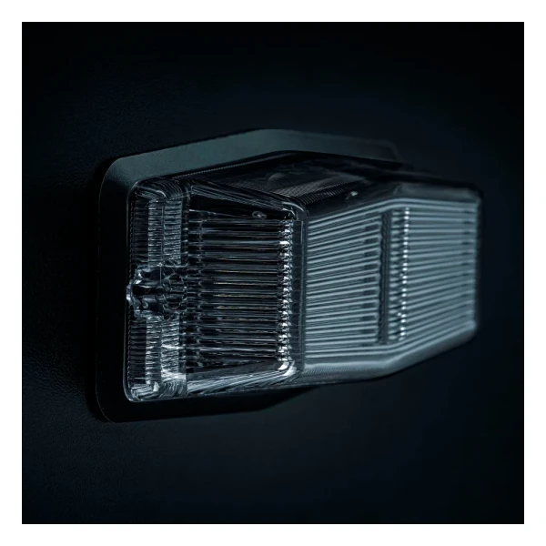 850458-studio-off: Lampa obrysowa STRANDS IZE LED Silver Arrow Double Burner Duo z przezroczystym kloszem – widok z boku, lampa wyłączona