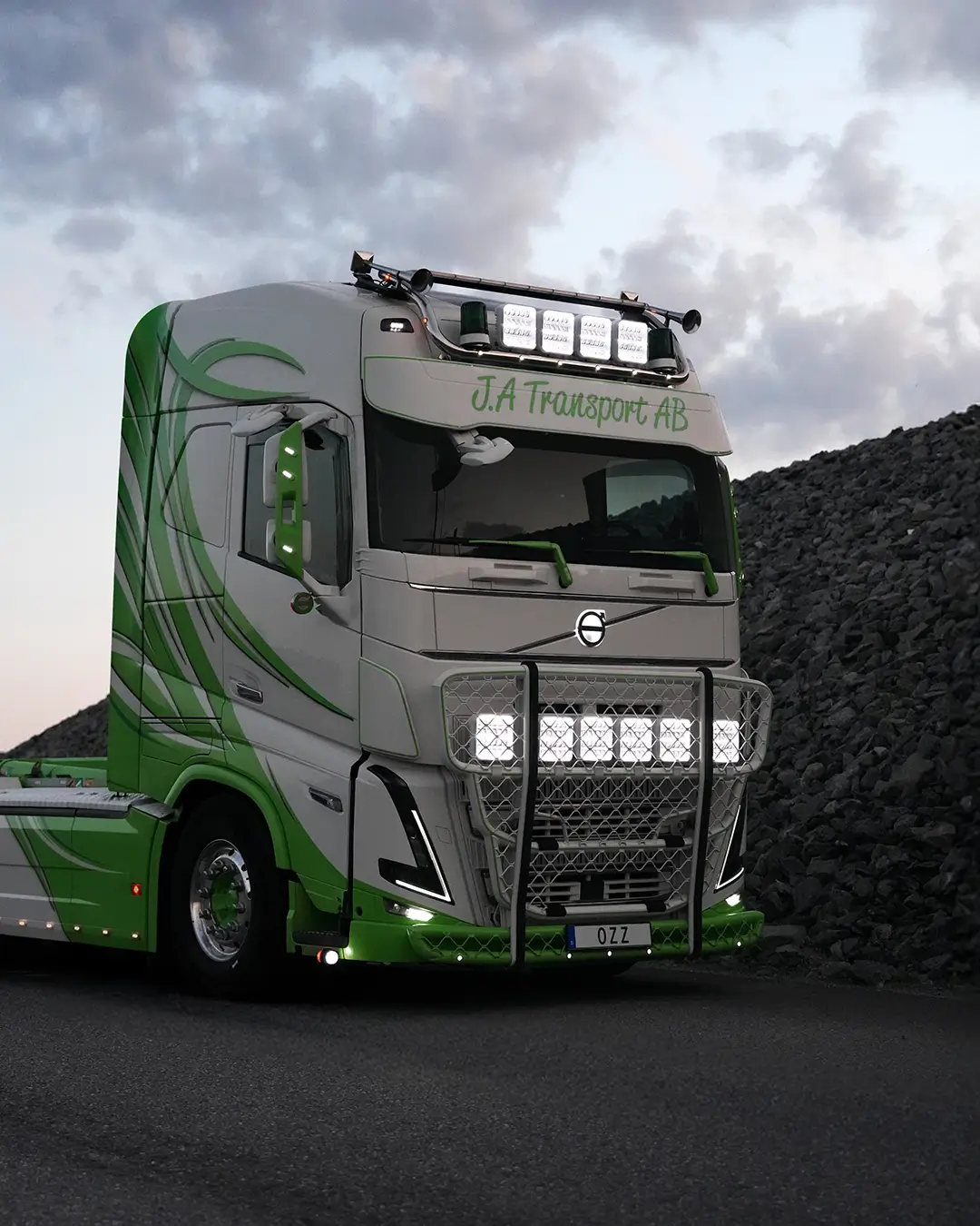 OZZ SQR 9" wizualizacja na volvo FH