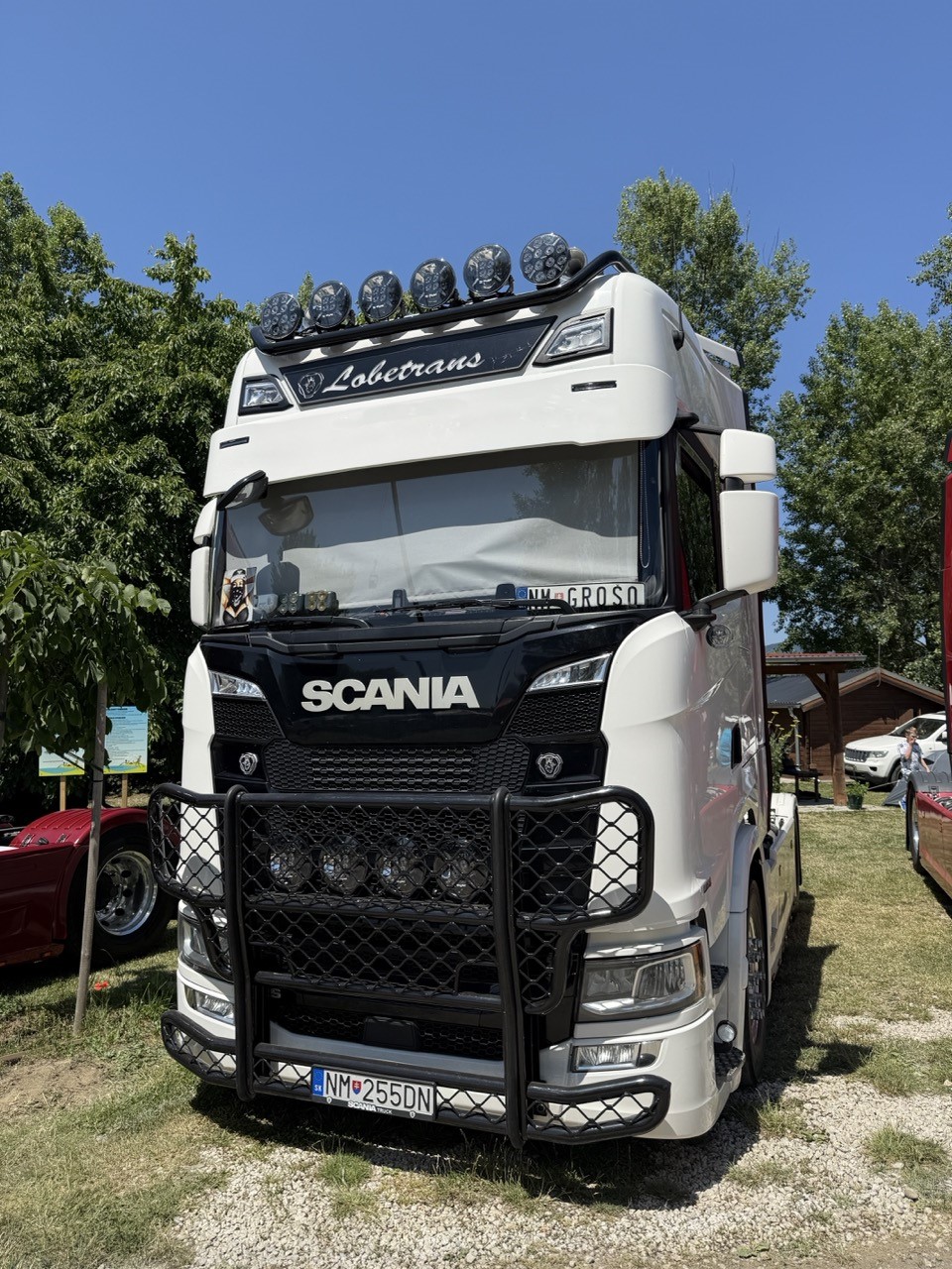 Osłona przeciwsłoneczna TruckKing SCANIA NG S&R 2016-, z zestawem montażowym, wycięcia na 2 obrysy, głębokość 35 cm